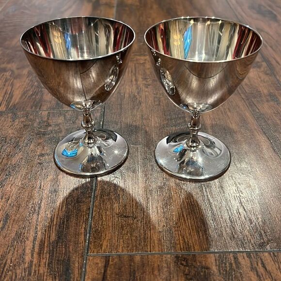 Silverplate VTG pair of wine goblets stamped Italy William Adams in EUC 4.5 inch - Picture 1 of 4